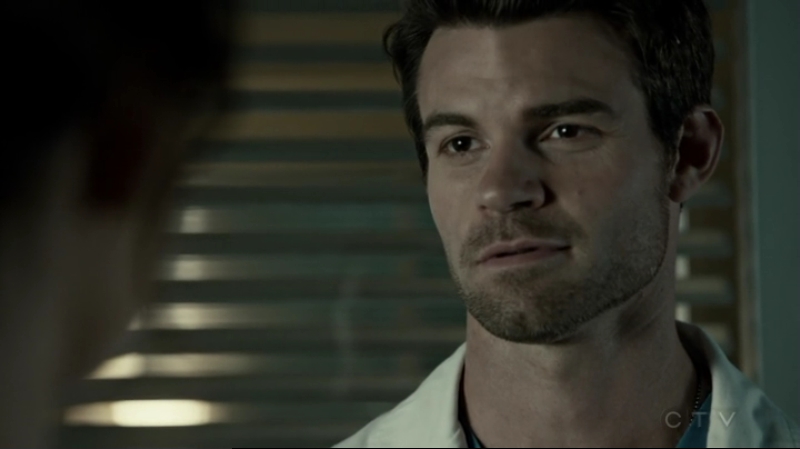 VampireDiariesWorld-dot-org_SavingHope2x14-2332.jpg