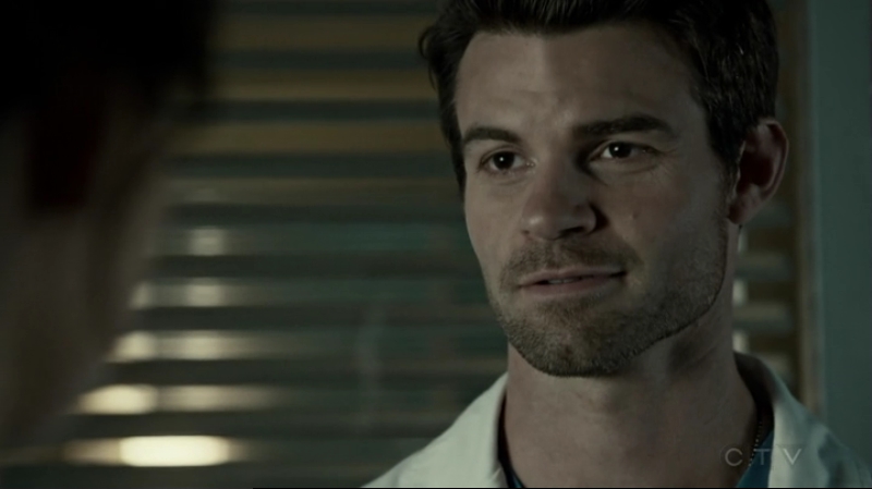 VampireDiariesWorld-dot-org_SavingHope2x14-2336.jpg