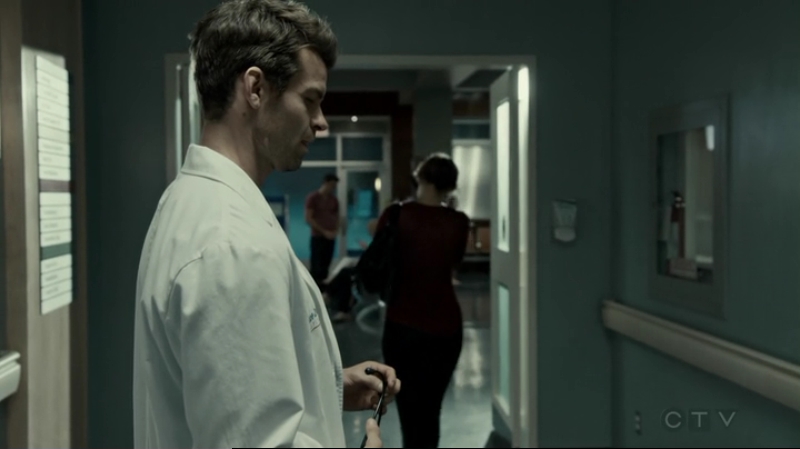 VampireDiariesWorld-dot-org_SavingHope2x14-2340.jpg