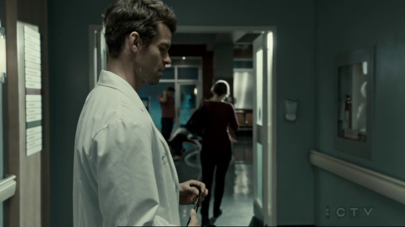 VampireDiariesWorld-dot-org_SavingHope2x14-2341.jpg