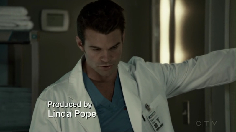 VampireDiariesWorld-dot-org_SavingHope2x15-0400.jpg