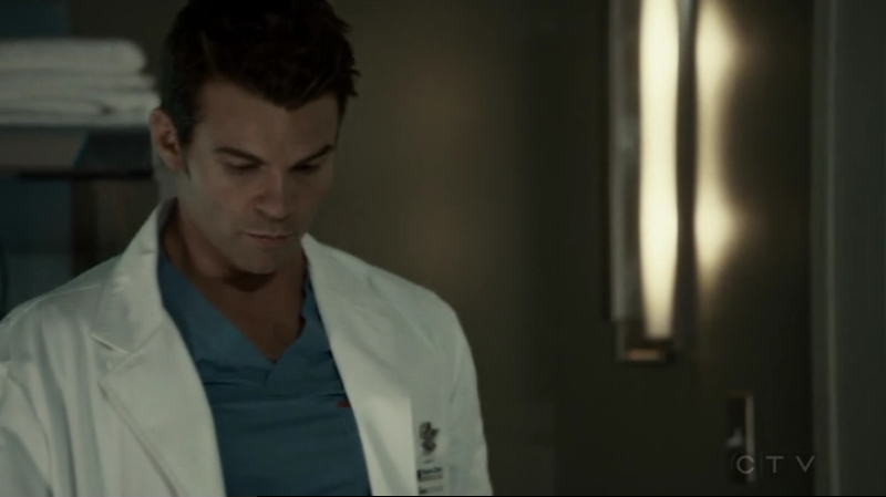 VampireDiariesWorld-dot-org_SavingHope2x15-0403.jpg