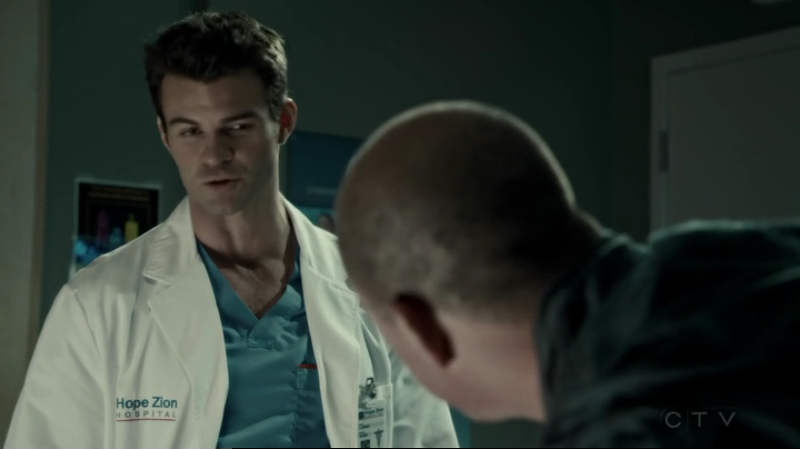 VampireDiariesWorld-dot-org_SavingHope2x15-0547.jpg