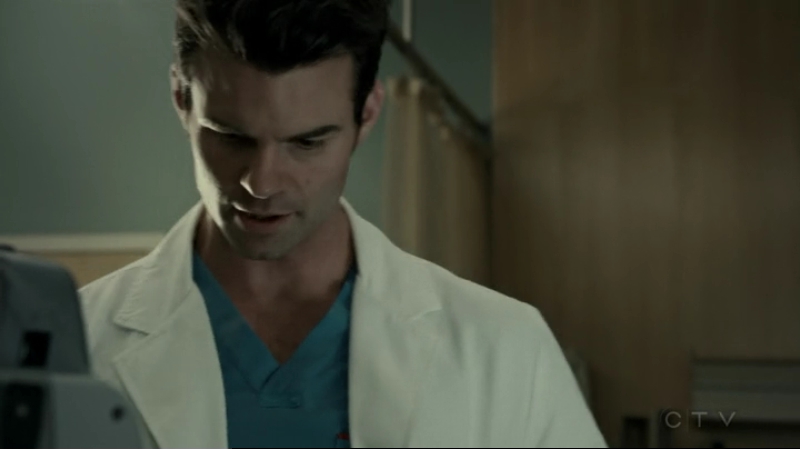 VampireDiariesWorld-dot-org_SavingHope2x15-1855.jpg