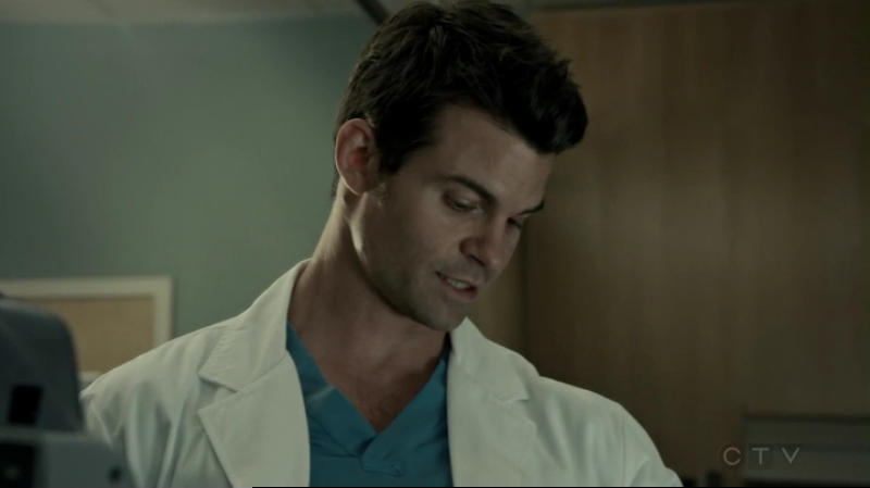 VampireDiariesWorld-dot-org_SavingHope2x15-1858.jpg