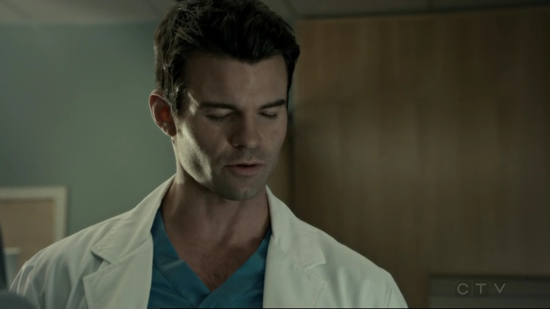 VampireDiariesWorld-dot-org_SavingHope2x15-1869.jpg