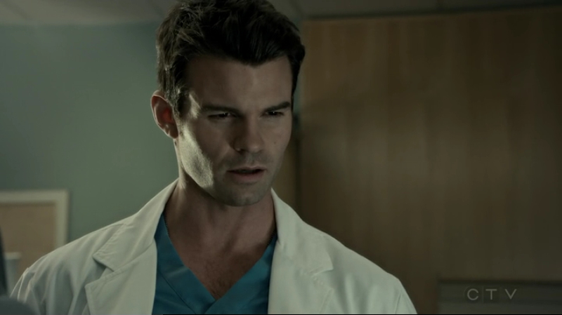 VampireDiariesWorld-dot-org_SavingHope2x15-1872.jpg