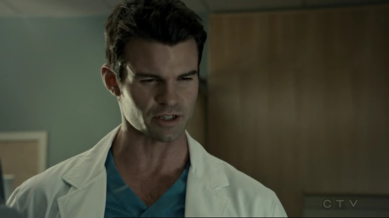 VampireDiariesWorld-dot-org_SavingHope2x15-1873.jpg