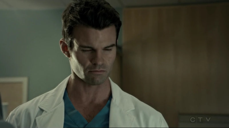 VampireDiariesWorld-dot-org_SavingHope2x15-1874.jpg