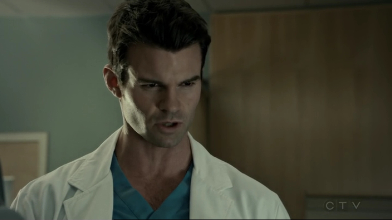 VampireDiariesWorld-dot-org_SavingHope2x15-1875.jpg