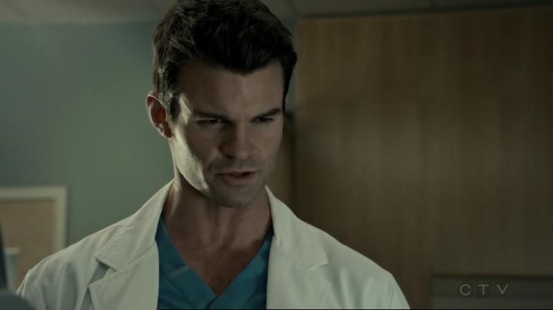 VampireDiariesWorld-dot-org_SavingHope2x15-1876.jpg