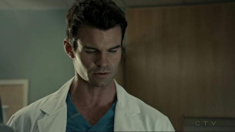 VampireDiariesWorld-dot-org_SavingHope2x15-1877.jpg