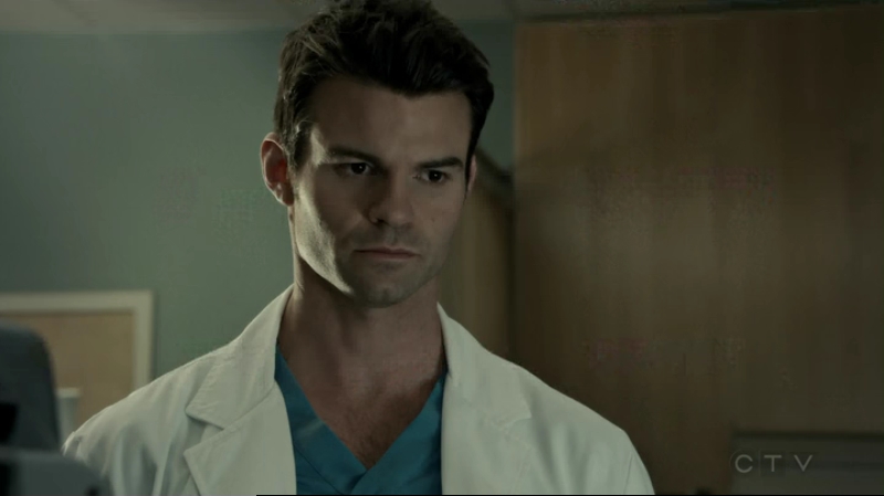 VampireDiariesWorld-dot-org_SavingHope2x15-1884.jpg