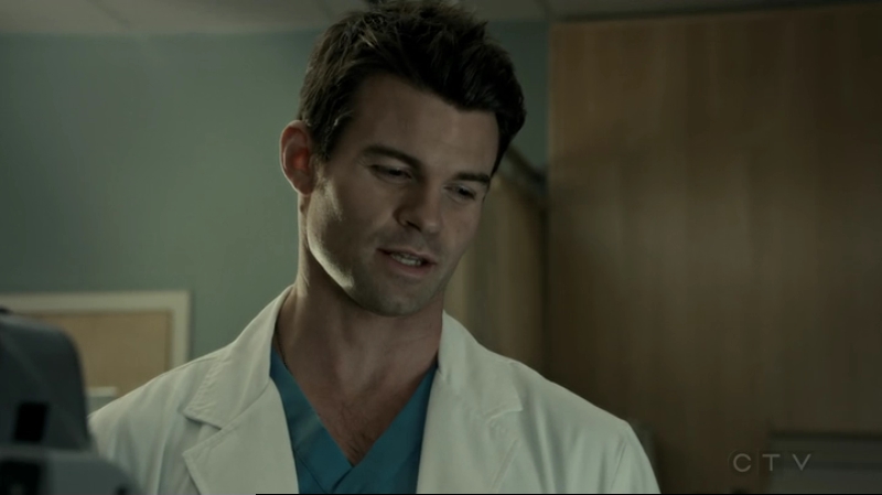 VampireDiariesWorld-dot-org_SavingHope2x15-1893.jpg