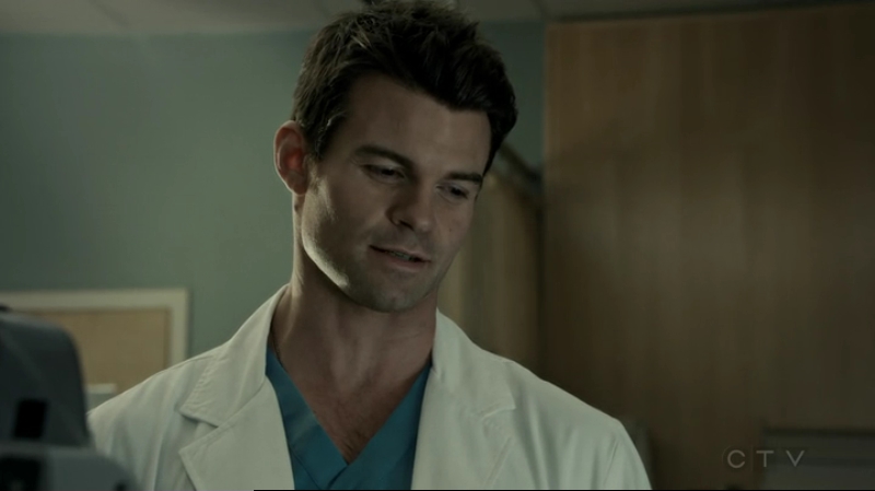 VampireDiariesWorld-dot-org_SavingHope2x15-1894.jpg