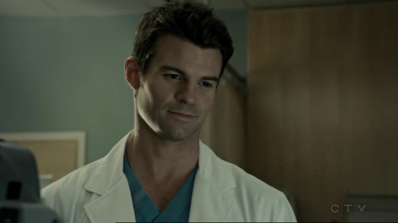 VampireDiariesWorld-dot-org_SavingHope2x15-1896.jpg