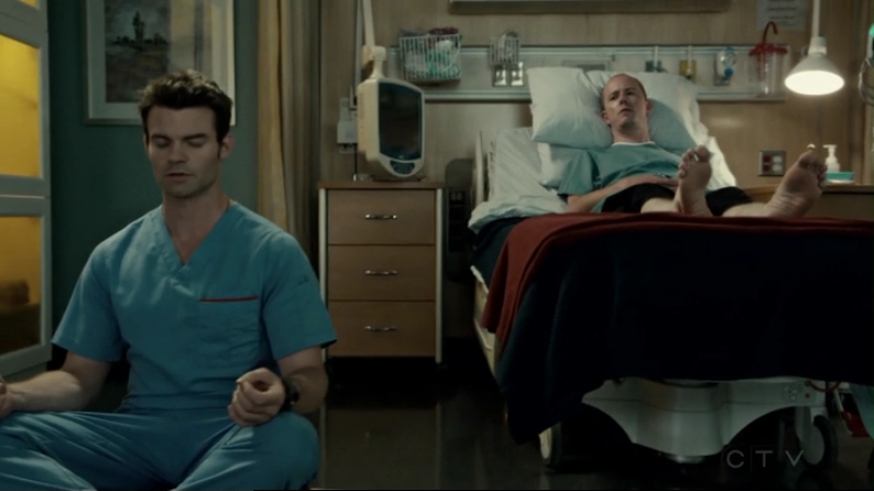 VampireDiariesWorld-dot-org_SavingHope2x15-2242.jpg