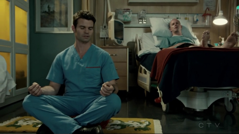 VampireDiariesWorld-dot-org_SavingHope2x15-2244.jpg