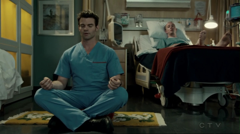 VampireDiariesWorld-dot-org_SavingHope2x15-2246.jpg