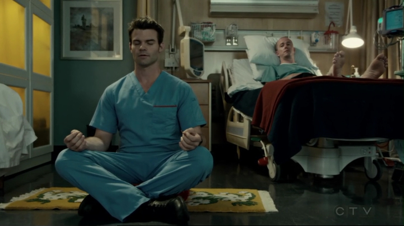 VampireDiariesWorld-dot-org_SavingHope2x15-2248.jpg