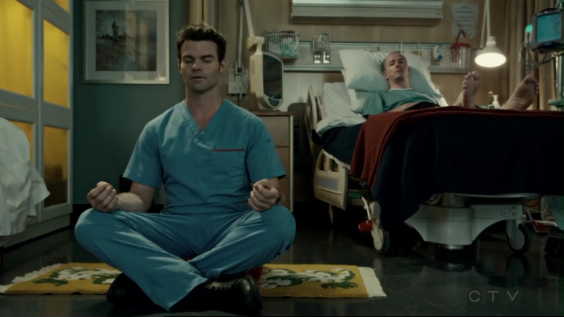 VampireDiariesWorld-dot-org_SavingHope2x15-2249.jpg