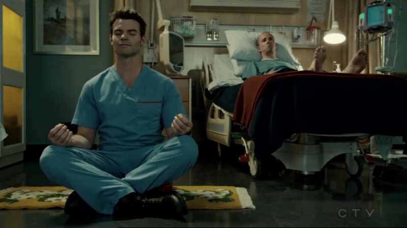 VampireDiariesWorld-dot-org_SavingHope2x15-2270.jpg