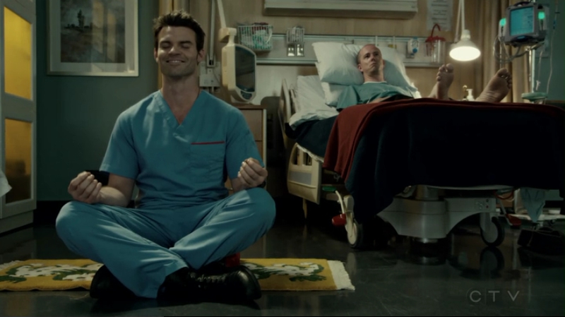 VampireDiariesWorld-dot-org_SavingHope2x15-2271.jpg