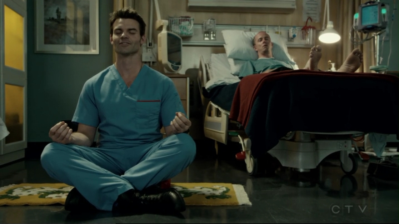 VampireDiariesWorld-dot-org_SavingHope2x15-2273.jpg