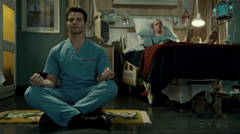 VampireDiariesWorld-dot-org_SavingHope2x15-2276.jpg