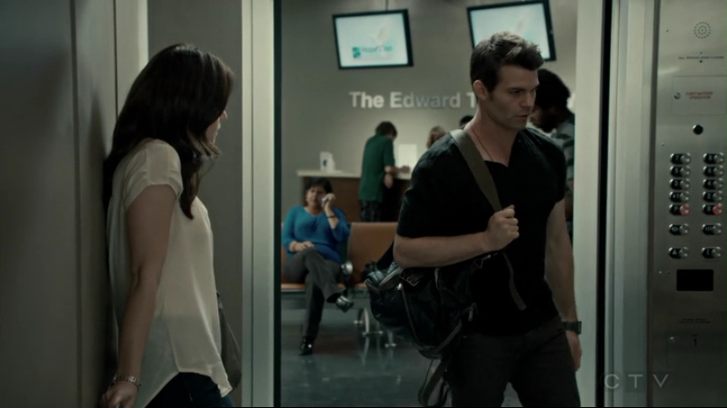 VampireDiariesWorld-dot-org_SavingHope2x15-2411.jpg