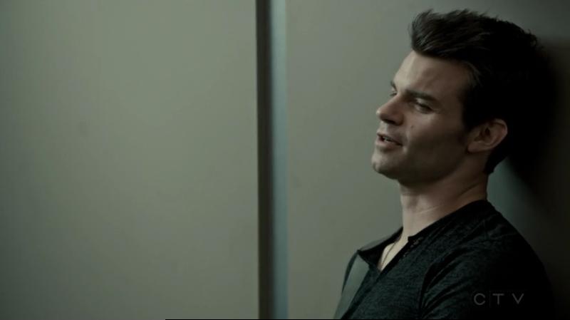 VampireDiariesWorld-dot-org_SavingHope2x15-2426.jpg