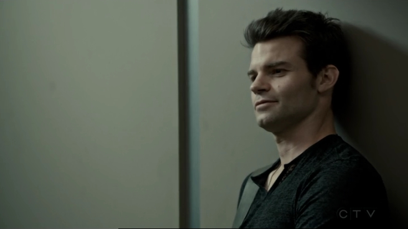 VampireDiariesWorld-dot-org_SavingHope2x15-2431.jpg