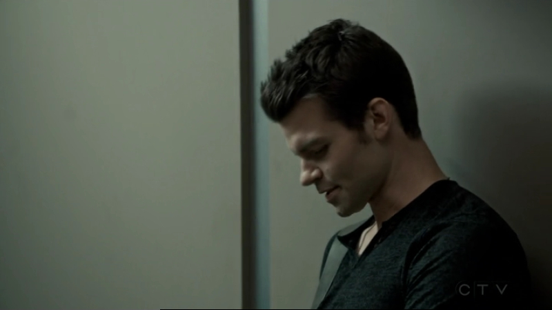 VampireDiariesWorld-dot-org_SavingHope2x15-2436.jpg