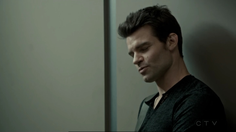 VampireDiariesWorld-dot-org_SavingHope2x15-2443.jpg