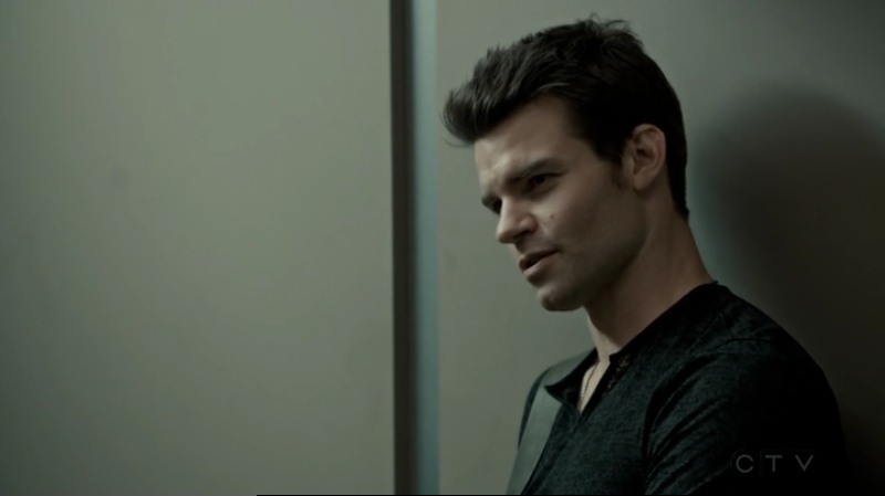 VampireDiariesWorld-dot-org_SavingHope2x15-2445.jpg