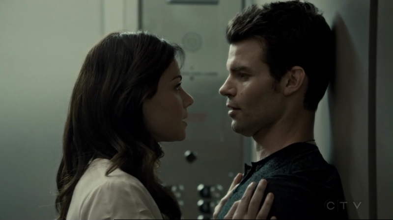 VampireDiariesWorld-dot-org_SavingHope2x15-2468.jpg