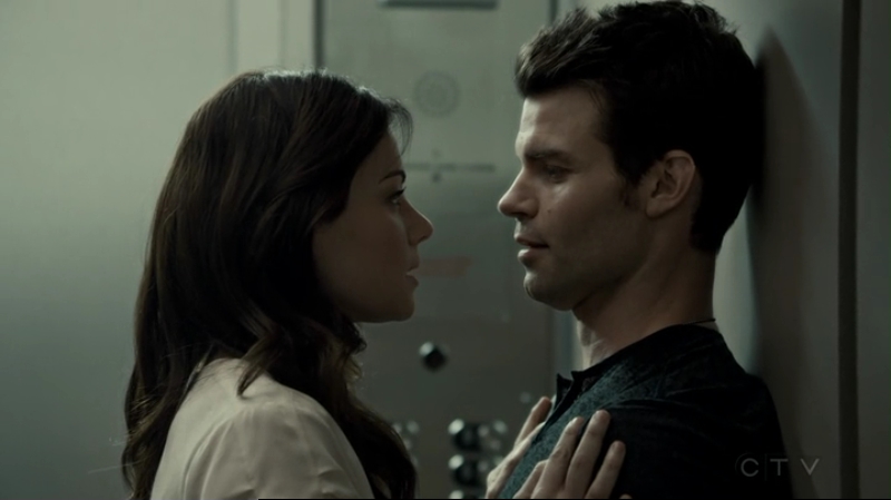 VampireDiariesWorld-dot-org_SavingHope2x15-2469.jpg