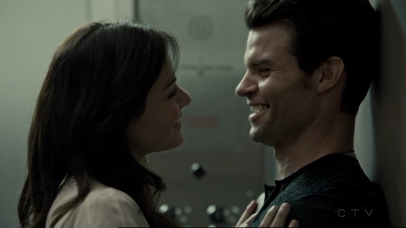 VampireDiariesWorld-dot-org_SavingHope2x15-2479.jpg