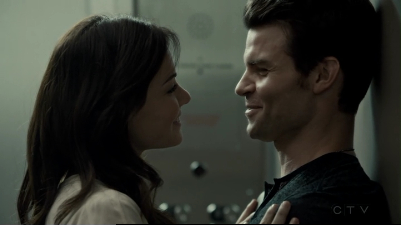 VampireDiariesWorld-dot-org_SavingHope2x15-2480.jpg