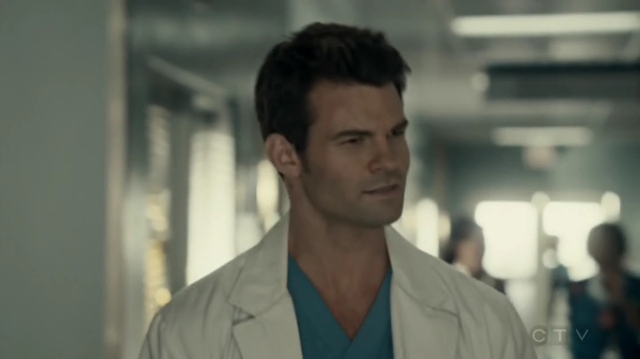 VampireDiariesWorld-dot-org_SavingHope2x16-0346.jpg