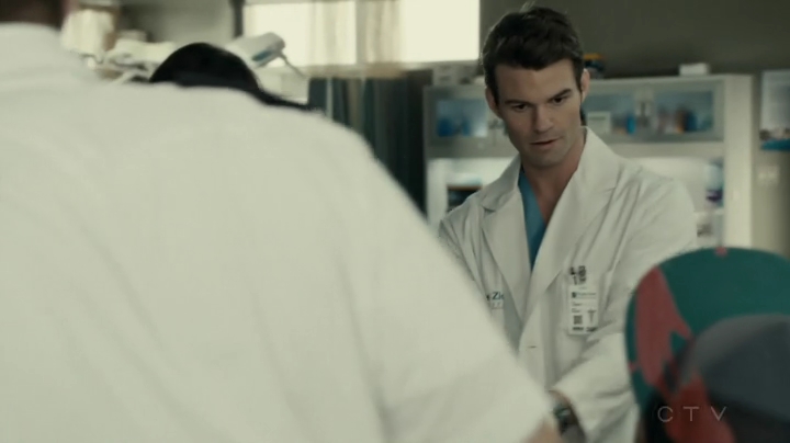 VampireDiariesWorld-dot-org_SavingHope2x16-0370.jpg