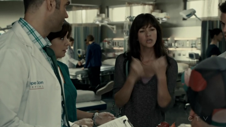 VampireDiariesWorld-dot-org_SavingHope2x16-0384.jpg