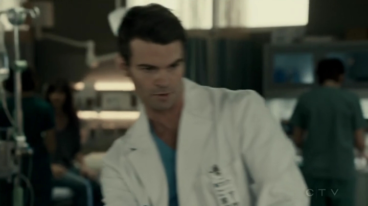 VampireDiariesWorld-dot-org_SavingHope2x16-0413.jpg