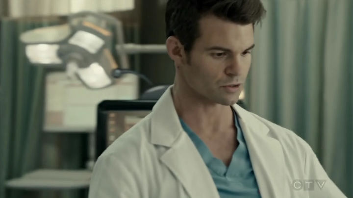 VampireDiariesWorld-dot-org_SavingHope2x16-0538.jpg