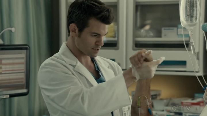 VampireDiariesWorld-dot-org_SavingHope2x16-0580.jpg