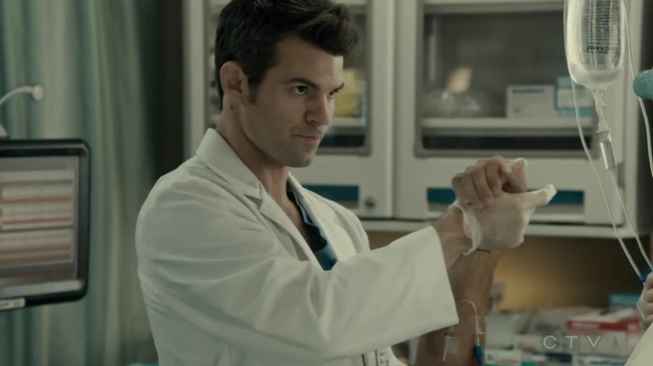 VampireDiariesWorld-dot-org_SavingHope2x16-0581.jpg