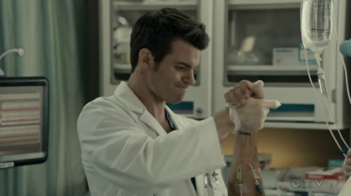 VampireDiariesWorld-dot-org_SavingHope2x16-0582.jpg