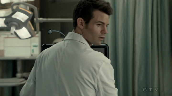 VampireDiariesWorld-dot-org_SavingHope2x16-0615.jpg