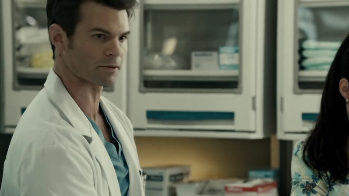 VampireDiariesWorld-dot-org_SavingHope2x16-0645.jpg