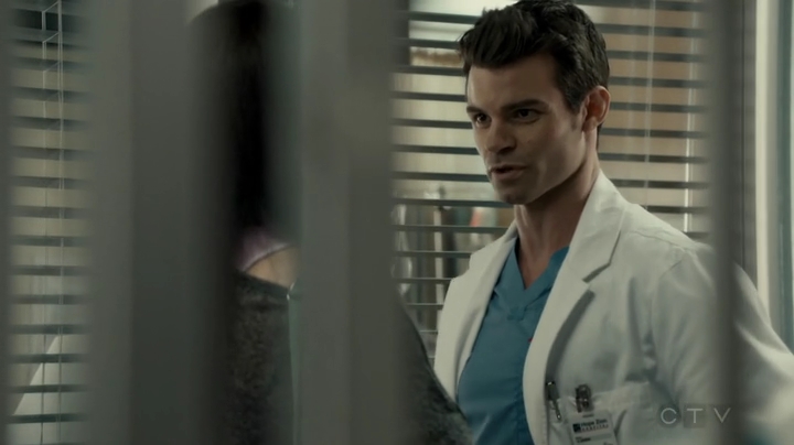 VampireDiariesWorld-dot-org_SavingHope2x16-1366.jpg